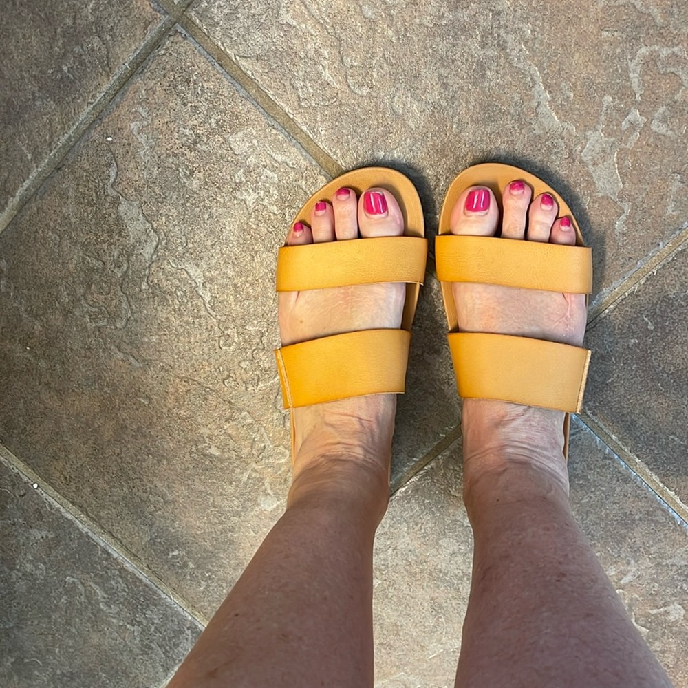 Women’s Reef sandal.